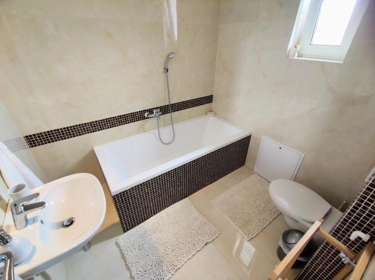 Comfort Apartment For 6 & Loggia & Free Parking Жиліна Екстер'єр фото