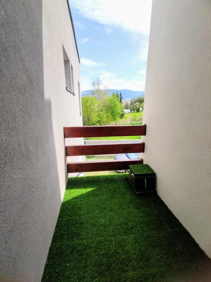 Comfort Apartment For 6 & Loggia & Free Parking Жиліна Екстер'єр фото